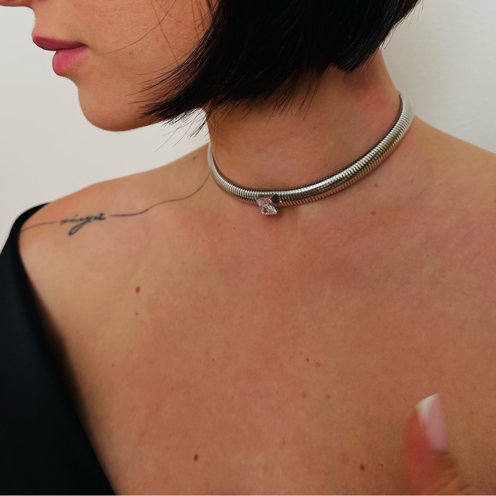 New Sleek Silver Choker Necklace with Minimalist Charm - Picture 3 of 9